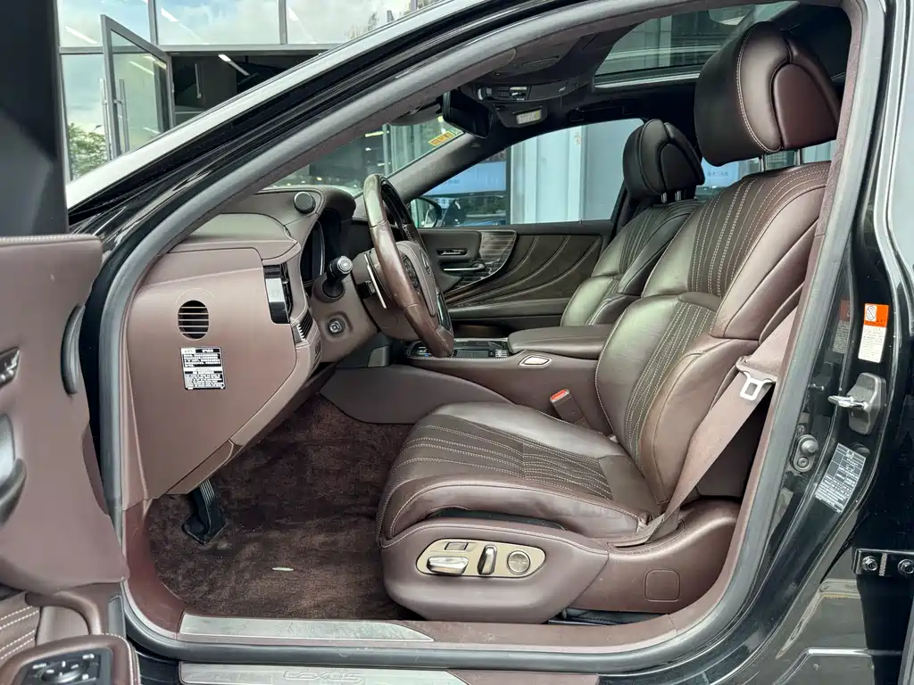 Lexus LS 500 h Luxury CN-VI