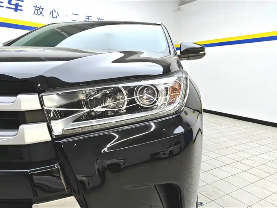 Highlander 2.0 T 4 WD Luxury 7-seat