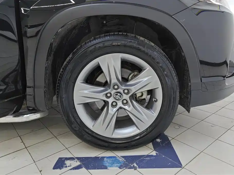 Highlander 2.0 T 4 WD Luxury 7-seat