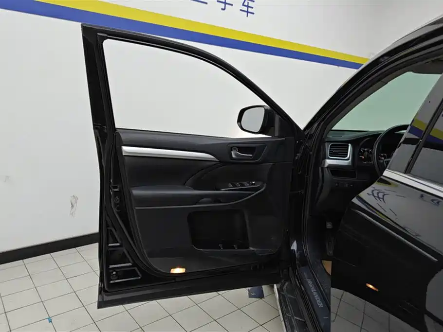 Highlander 2.0 T 4 WD Luxury 7-seat