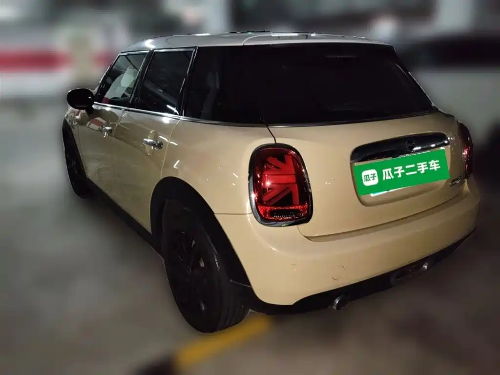 MINI 1.5 T COOPER Artist 5-door