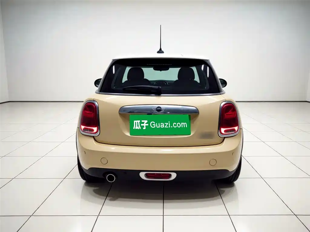 MINI 1.5 T COOPER Artist 5-door