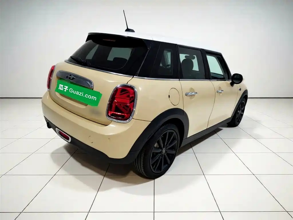 MINI 1.5 T COOPER Artist 5-door