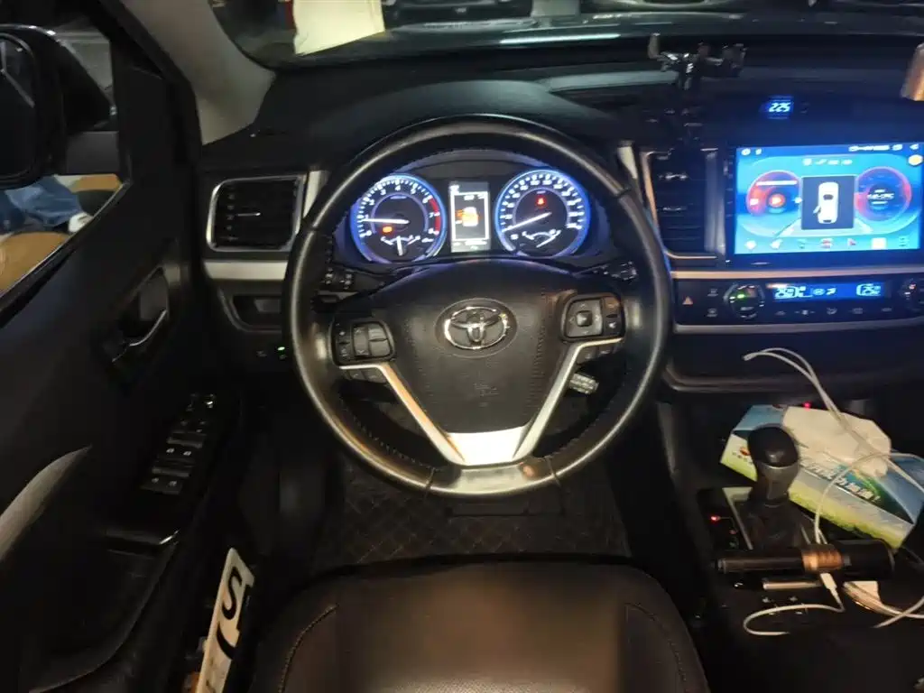 Highlander 2.0 T 4 WD Luxury 7-seat CN-V