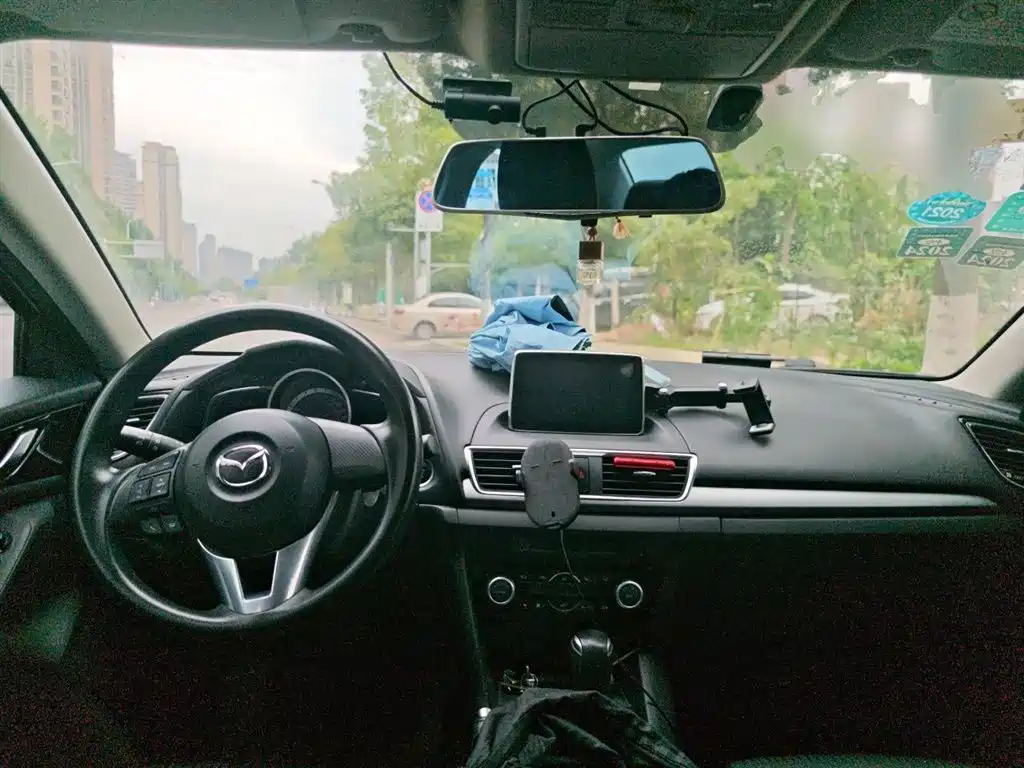 Mazda 3 Axela Sedan 1.5 L Auto Luxury