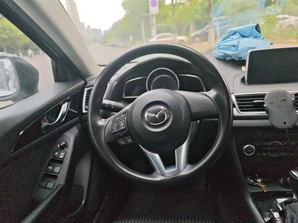 Mazda 3 Axela Sedan 1.5 L Auto Luxury