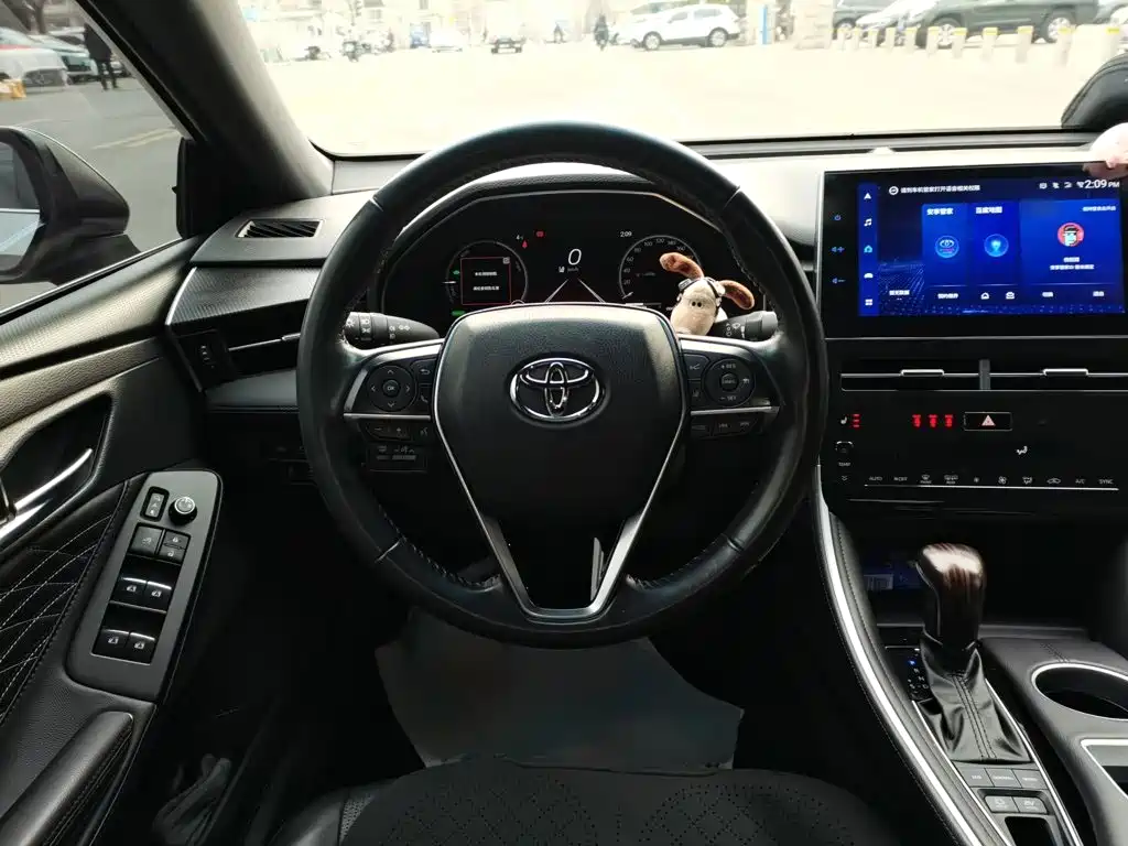 Avalon Dual Engine 2.5 L XLE Distinguished