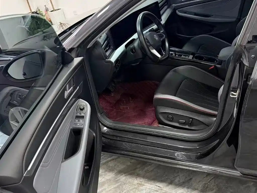 Lamando Lamando L 280 TSI DSG Dazzle Hot