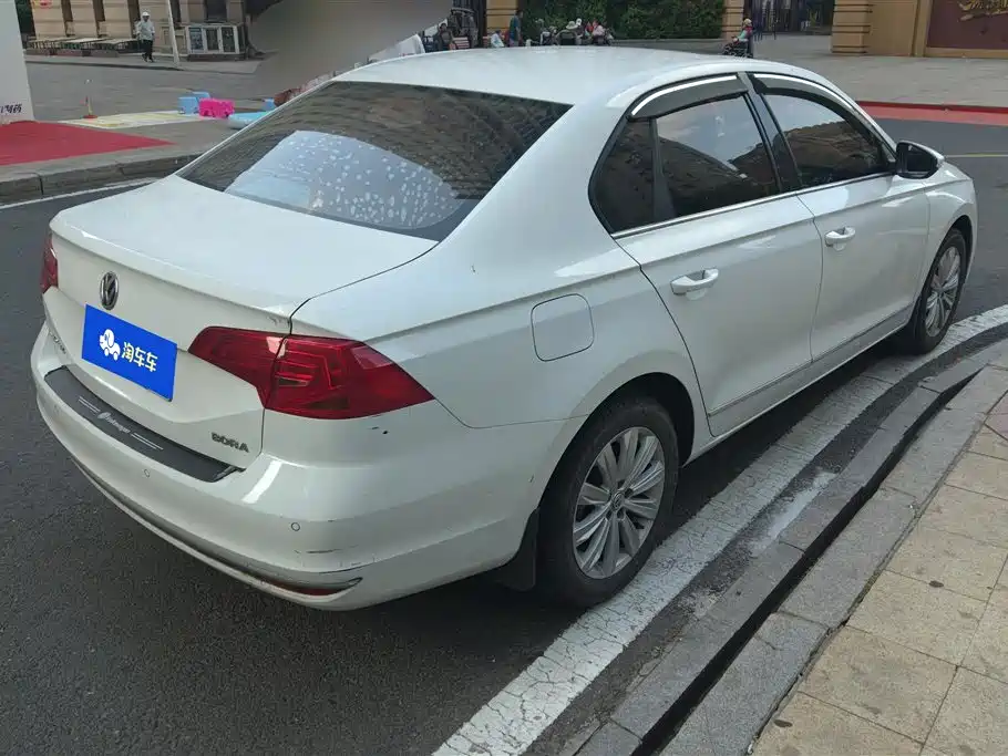Bora 1.5 L Auto Comfort