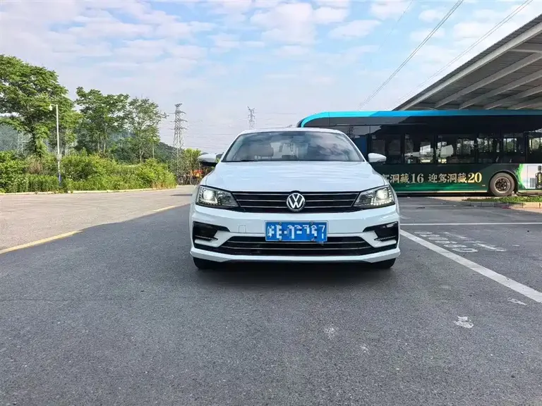 Volkswagen Sagitar 280 TSI DSG Radiant Motion