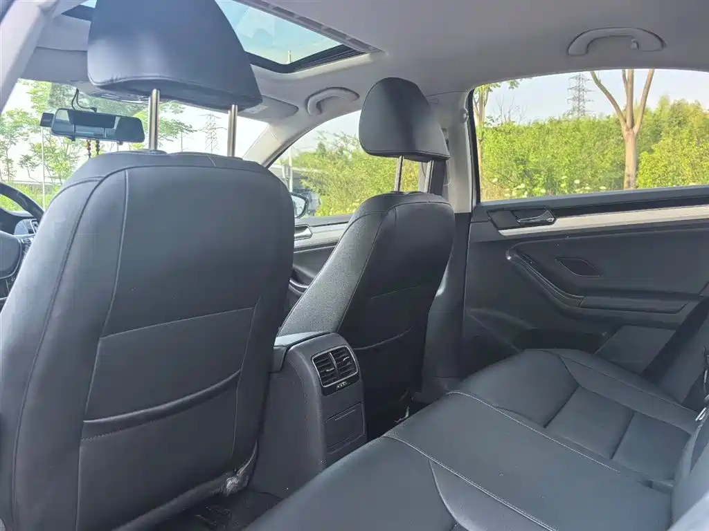 Sagitar 280 TSI DSG Radiant Motion