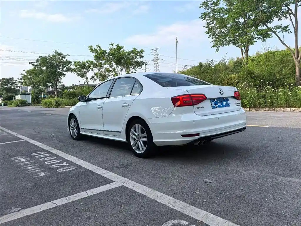 Sagitar 280 TSI DSG Radiant Motion