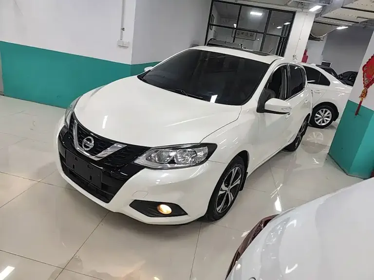 Nissan Tiida 1.6 L CVT Smart Travel