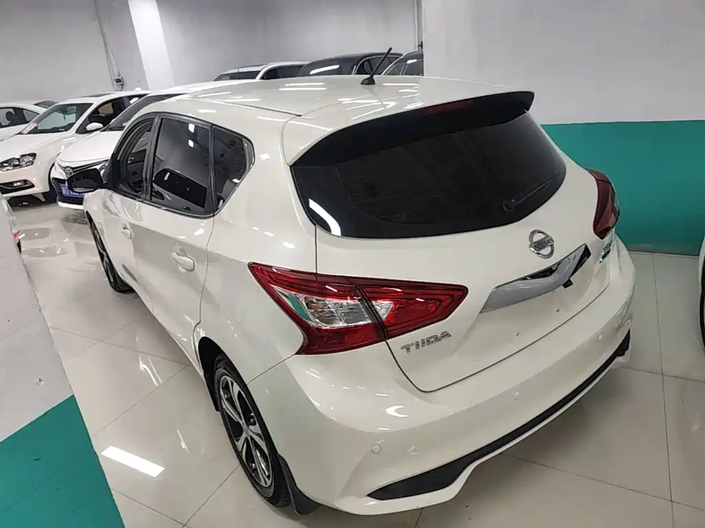 Tiida 1.6 L CVT Smart Travel