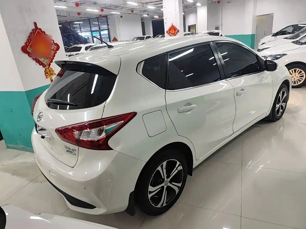 Tiida 1.6 L CVT Smart Travel