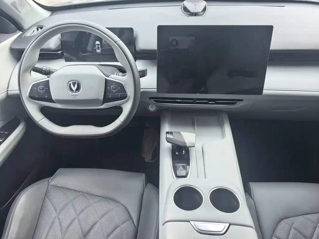 Changan UNI-Z NEV Blue Whale Smart Electric iDD 125 km Transcend