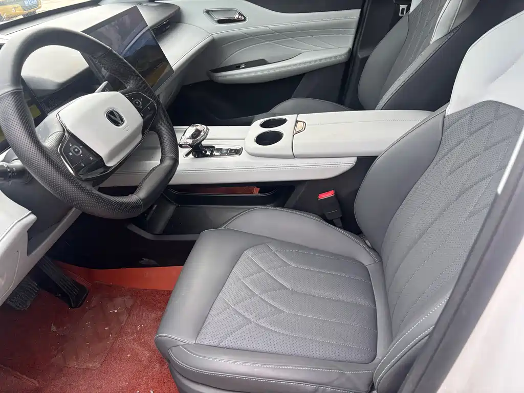 Changan UNI-Z NEV Blue Whale Smart Electric iDD 125 km Outstanding