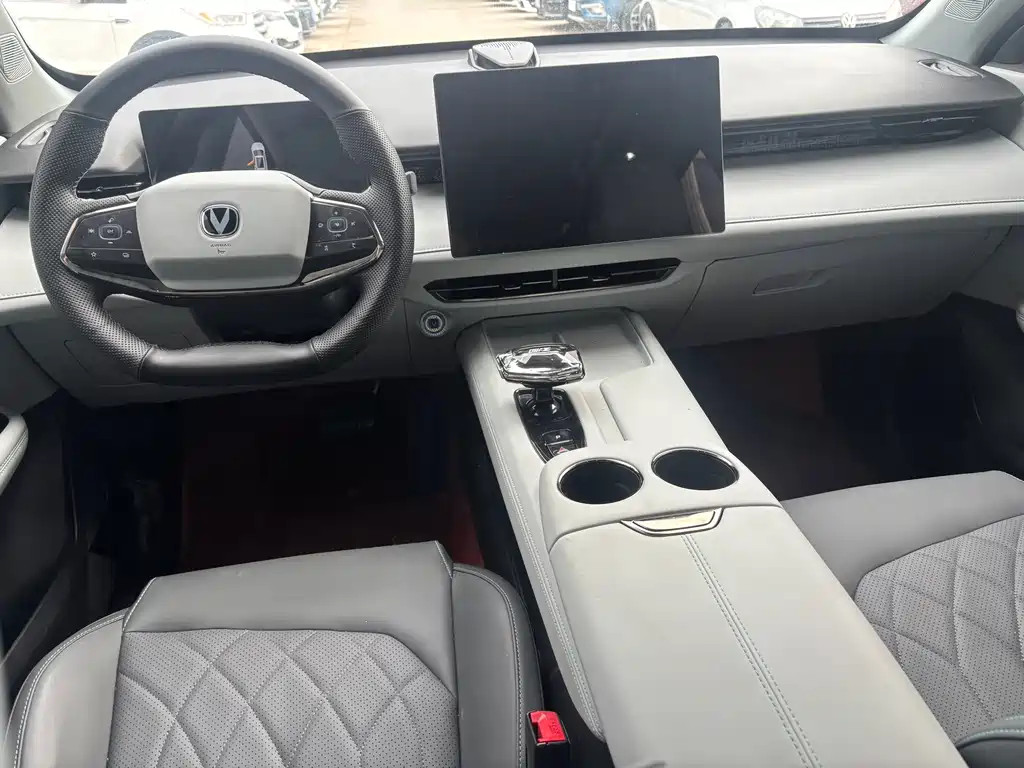 Changan UNI-Z NEV Blue Whale Smart Electric iDD 125 km Outstanding