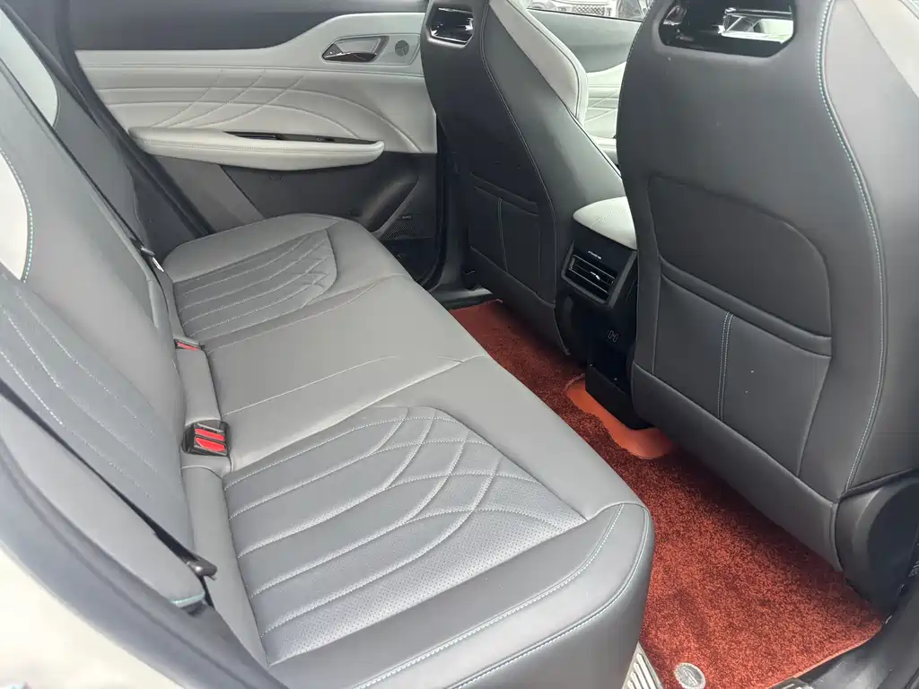 Changan UNI-Z NEV Blue Whale Smart Electric iDD 125 km Outstanding