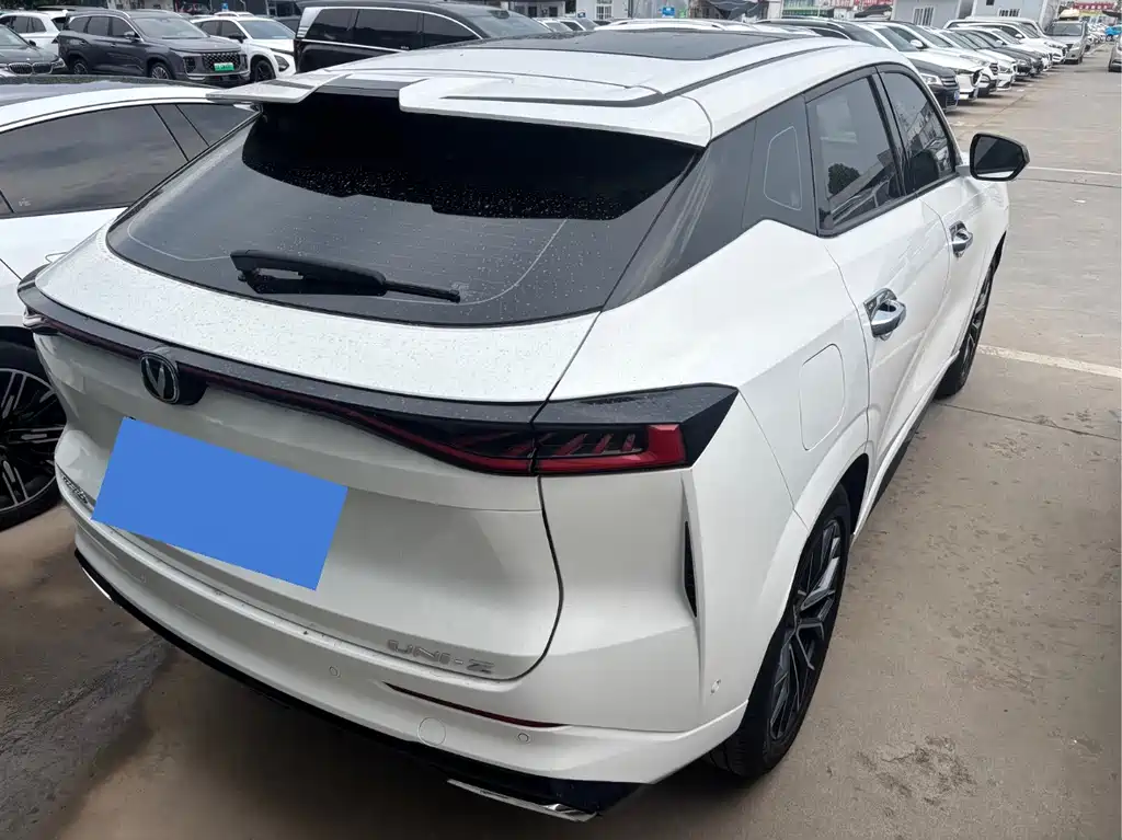 Changan UNI-Z NEV Blue Whale Smart Electric iDD 125 km Outstanding