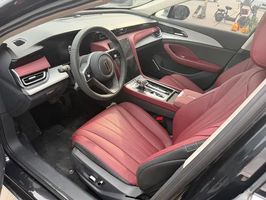 Hongqi H5 1.5 T DCT Flagship Charm