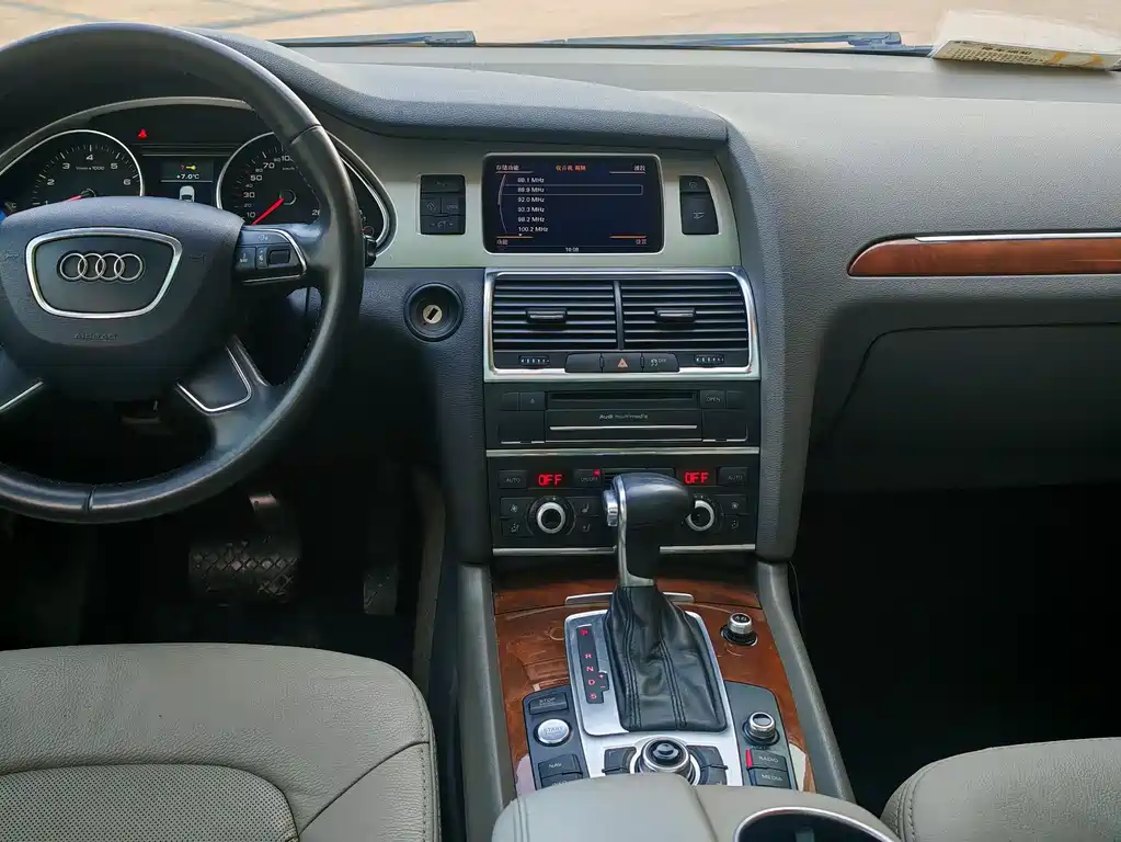 Audi Q7 奥迪Q7 2012款 3.0 TFSI 技术型(200 kW)
