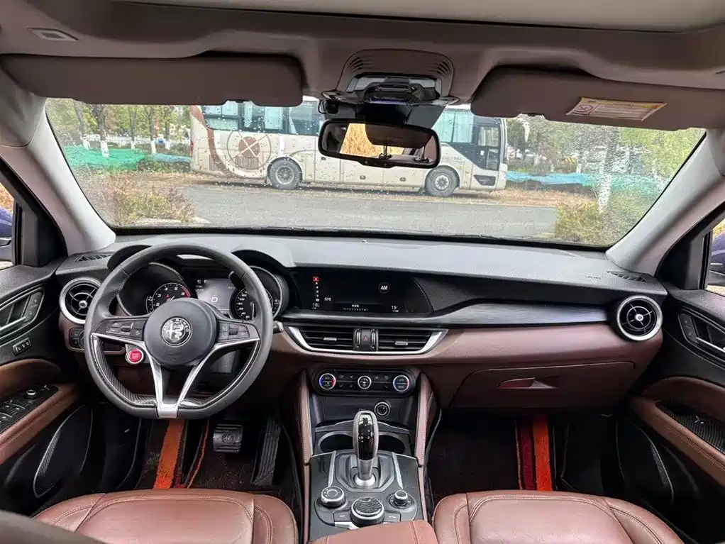 Stelvio 2.0 T 200 HP Luxury