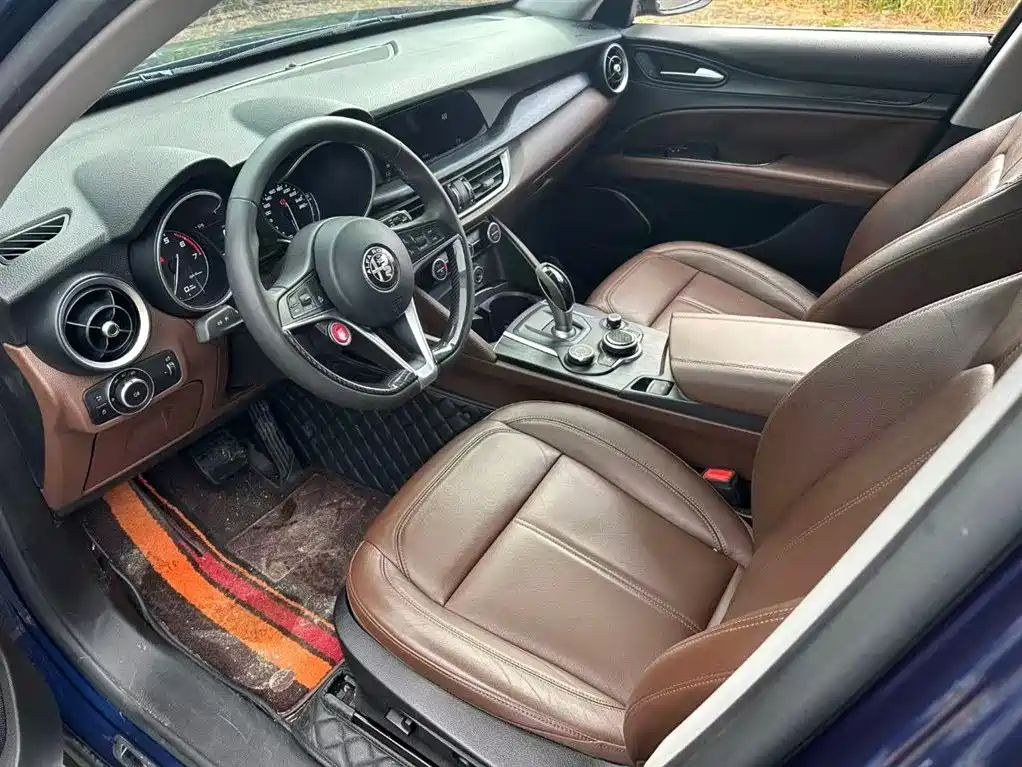Stelvio 2.0 T 200 HP Luxury