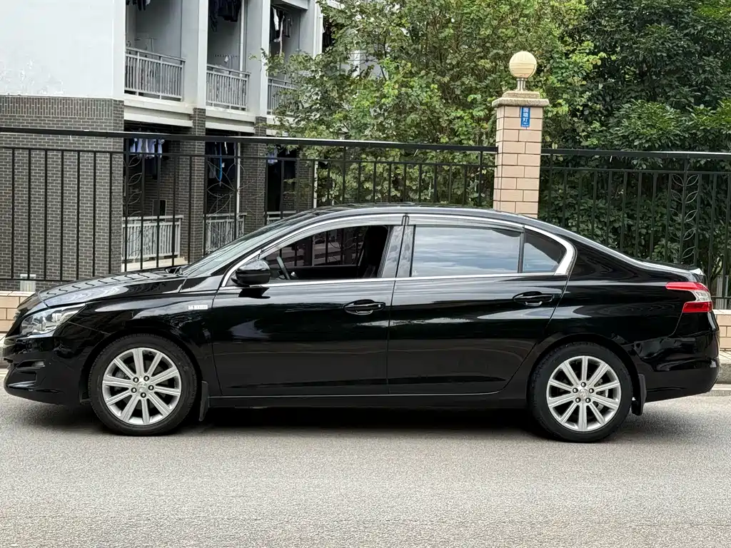Peugeot 408 1.6 T Auto Luxury