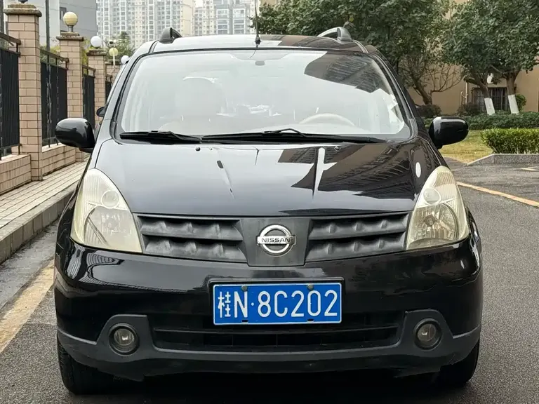 Nissan Livina Power Sharp 1.6 L Manual Intelligent