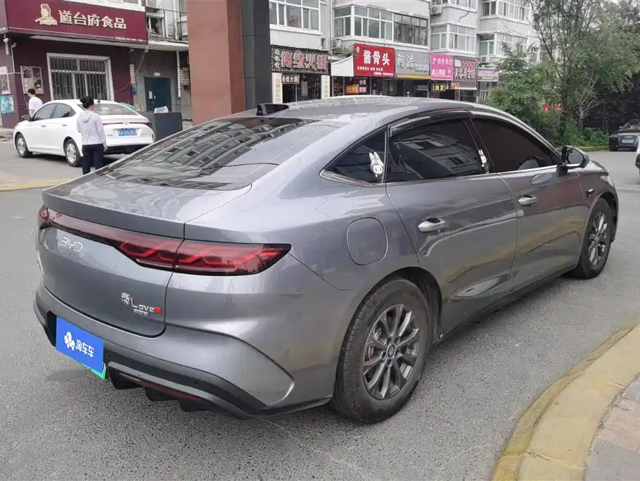 Qin L DM-i Smart Drive 80 KM Leading