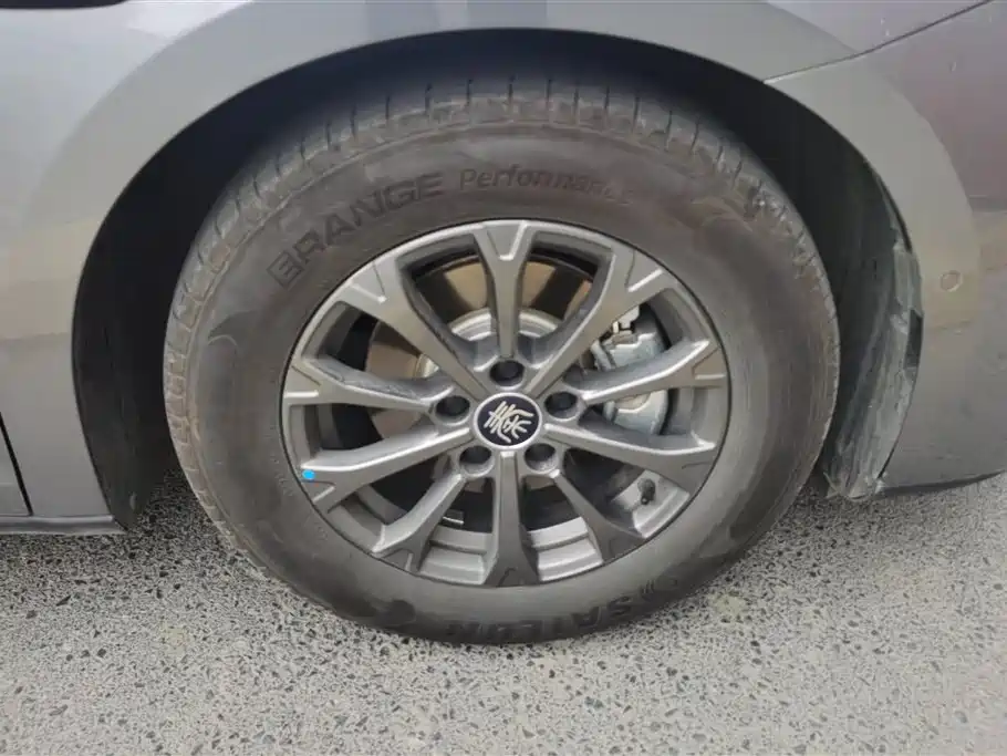 Qin L DM-i Smart Drive 80 KM Leading