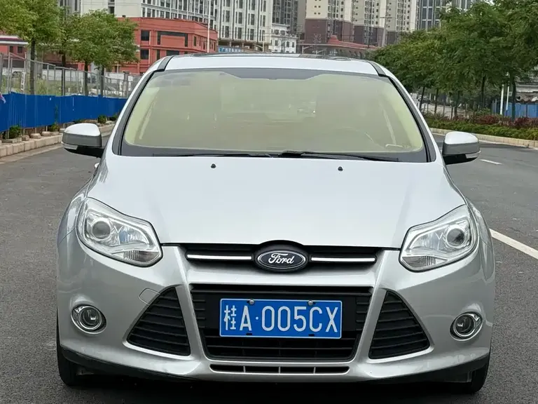 Ford Focus Hatchback 1.6 L Auto Style