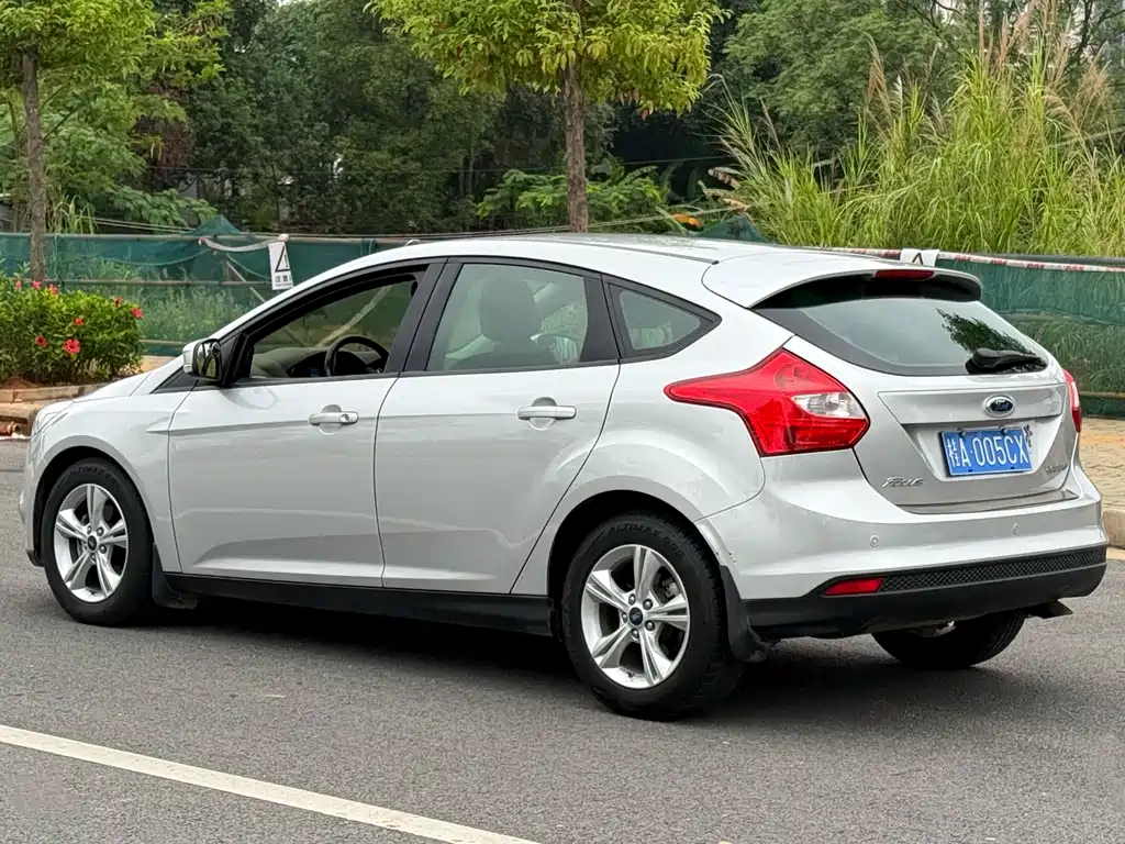 Focus Hatchback 1.6 L Auto Style