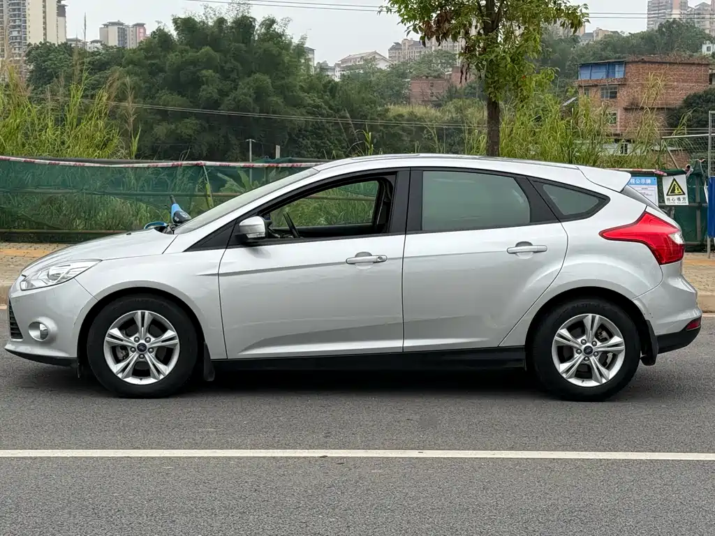 Focus Hatchback 1.6 L Auto Style