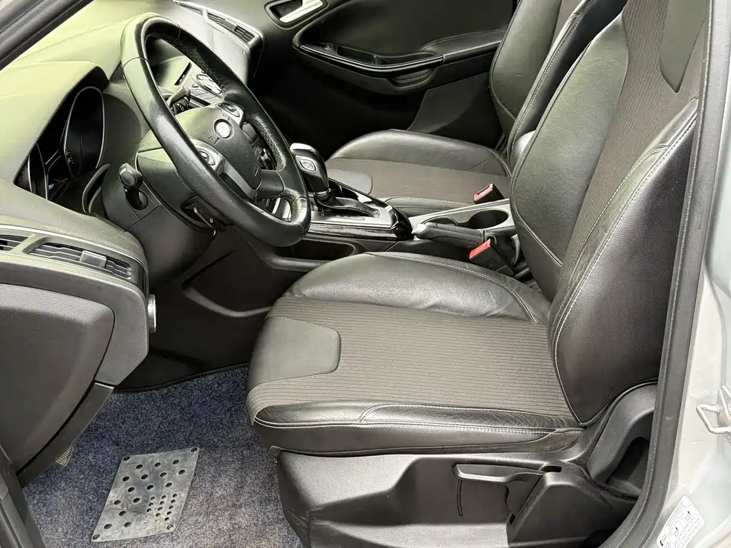 Focus Hatchback 1.6 L Auto Style