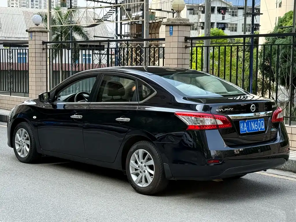 Sylphy 1.6 XV CVT Premium