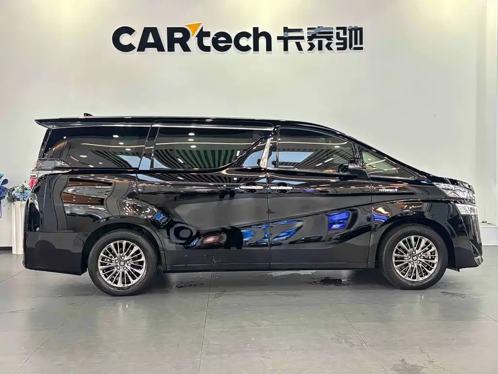 Vellfire Crown Dual Engine 2.5 L HV Distinguished