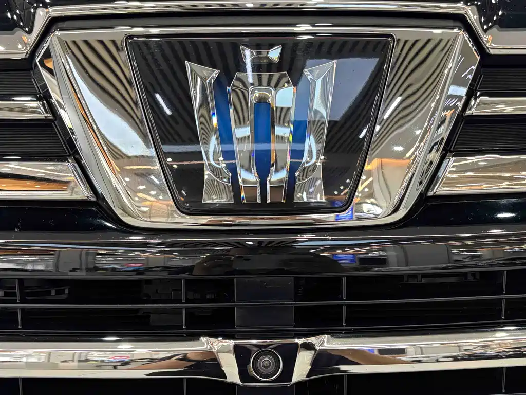 Vellfire Crown Dual Engine 2.5 L HV Distinguished