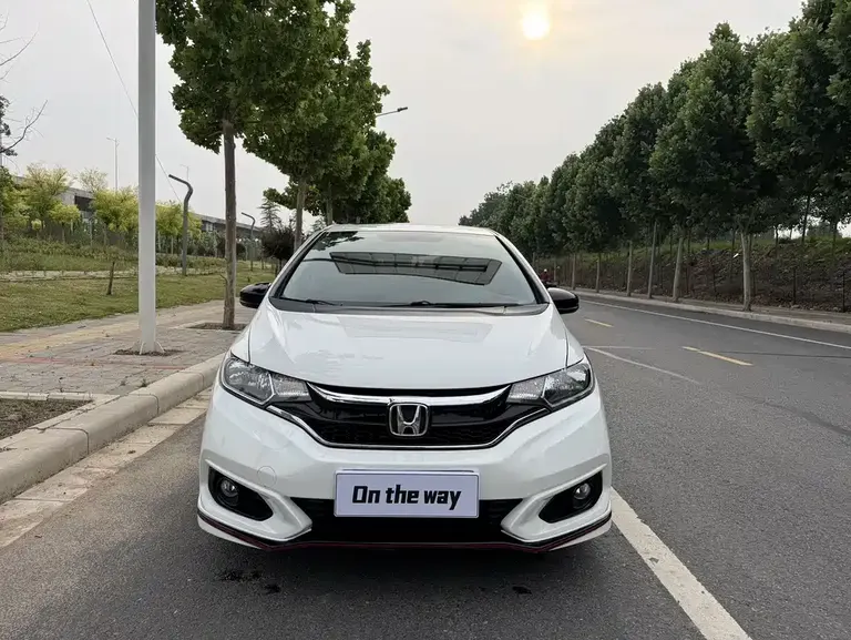 Honda Fit 1.5 L CVT Trend Sport +