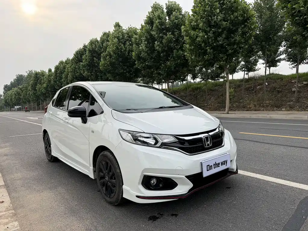 Fit 1.5 L CVT Trend Sport +