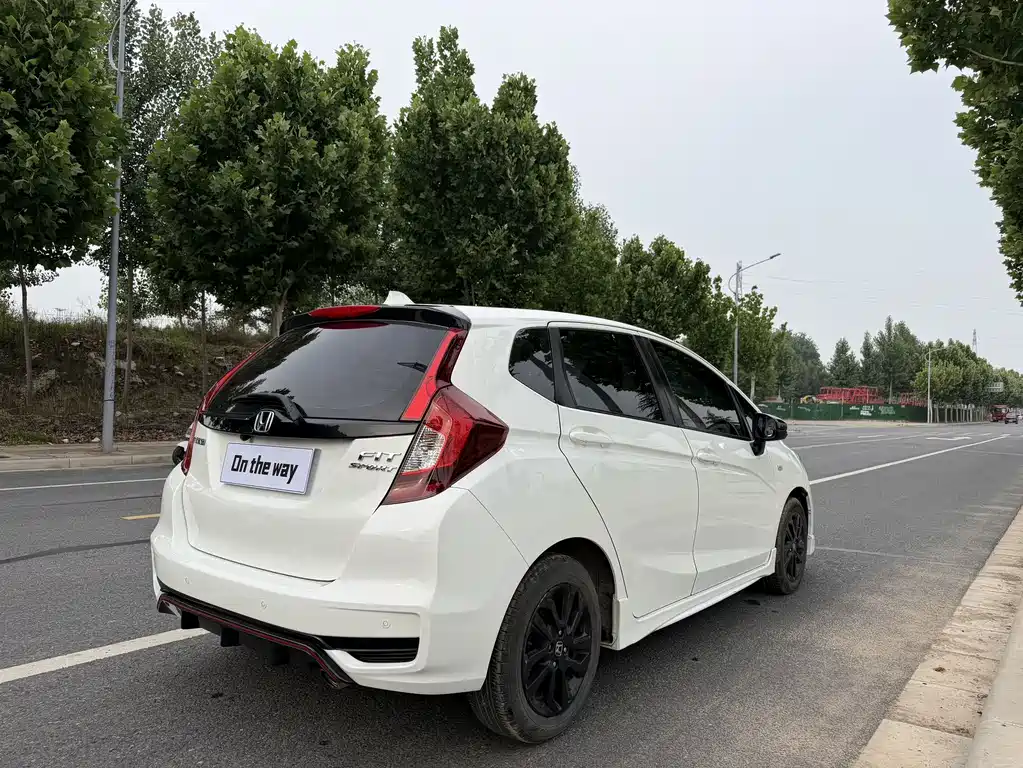 Fit 1.5 L CVT Trend Sport +