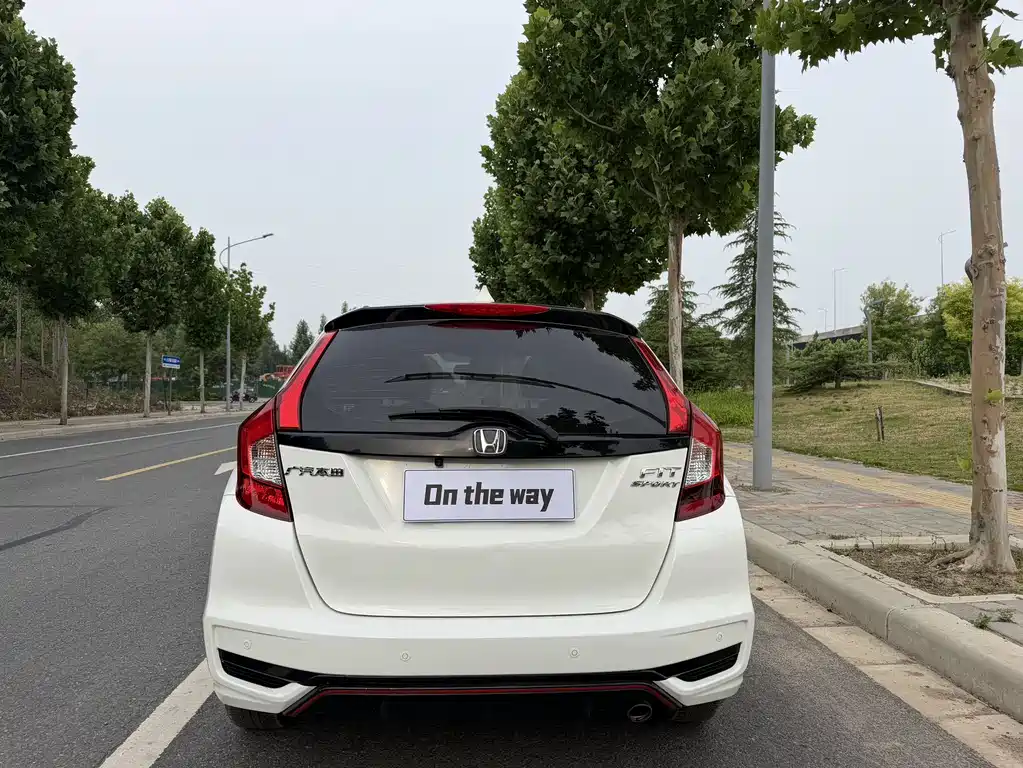 Fit 1.5 L CVT Trend Sport +