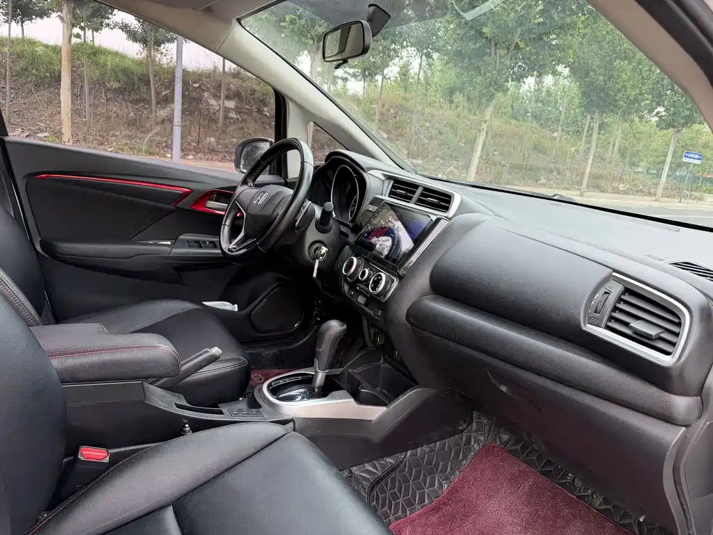 Fit 1.5 L CVT Trend Sport +