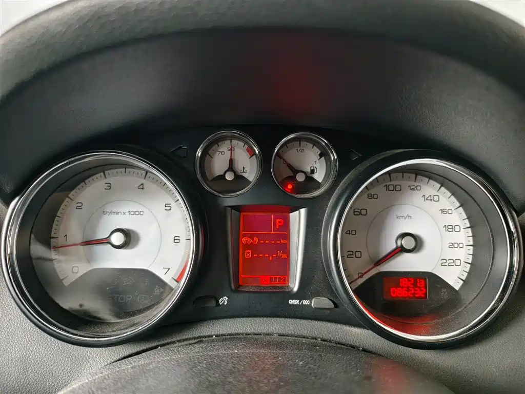 Peugeot 408 2.0 L Auto Luxury