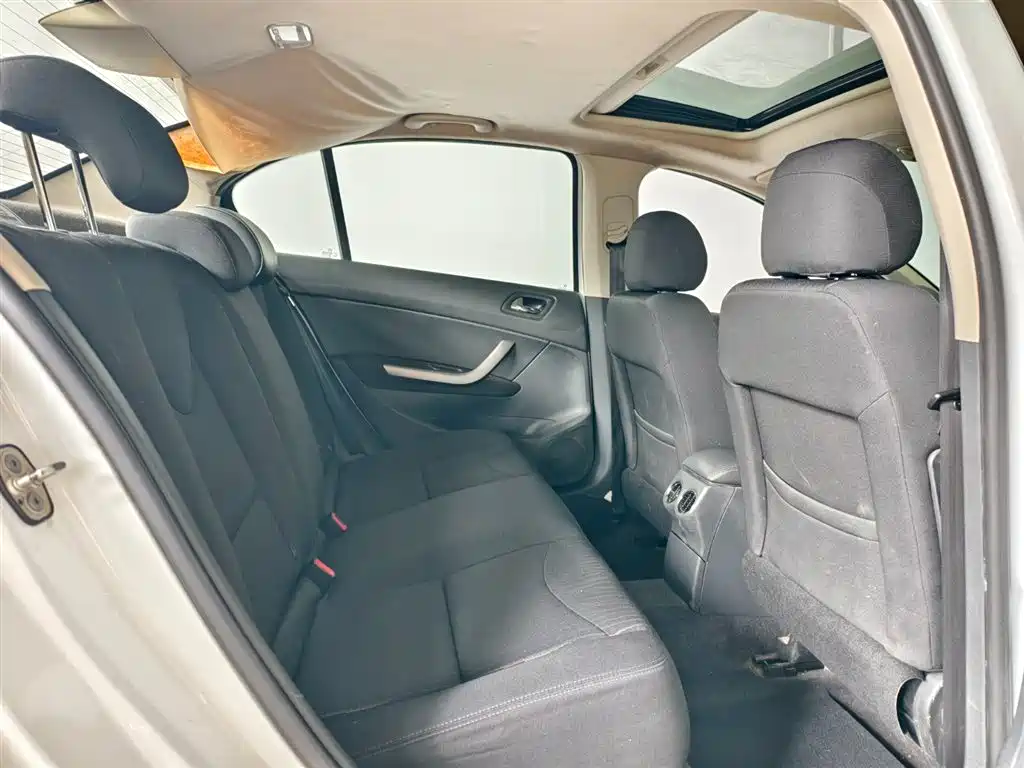 Peugeot 408 2.0 L Auto Luxury