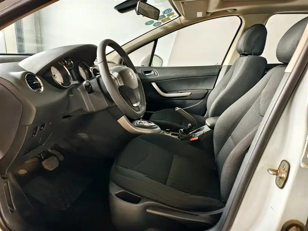 Peugeot 408 2.0 L Auto Luxury