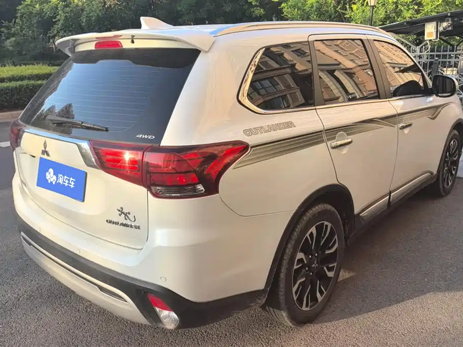 Outlander 2.0 L 2 WD Smooth Enjoyment 7-seat