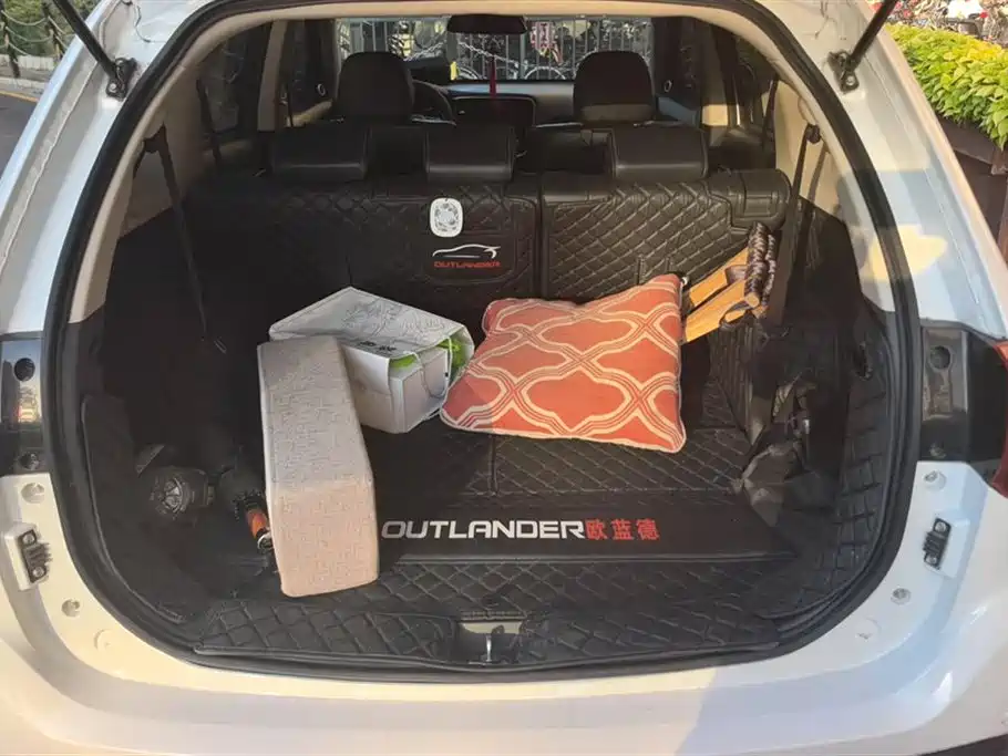 Outlander 2.0 L 2 WD Smooth Enjoyment 7-seat