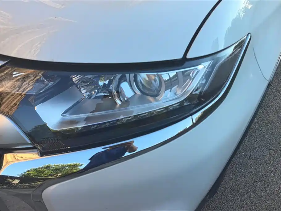 Outlander 2.0 L 2 WD Smooth Enjoyment 7-seat